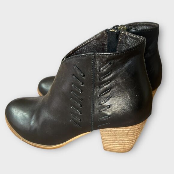 Davos Gomma Black Leather Ankle Booties Sz 9 Gently Loved, Stylish & Comfortable - Picture 4 of 9